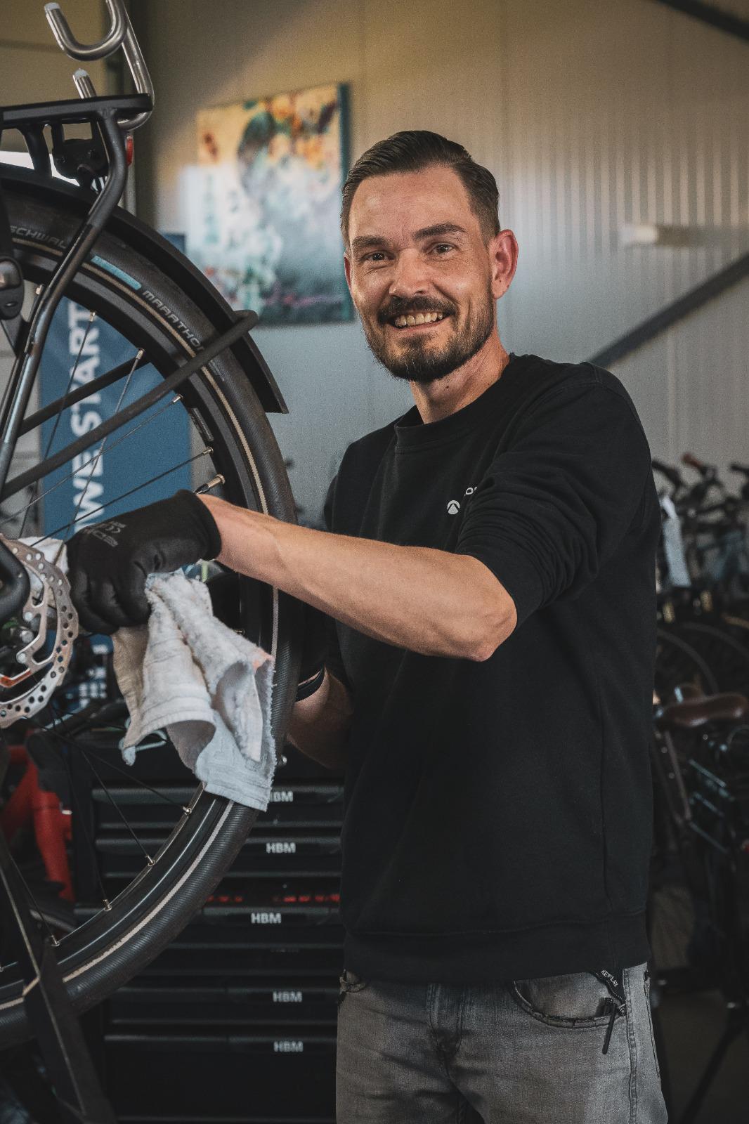 Erwin Timmer — Bus vol Bikes
